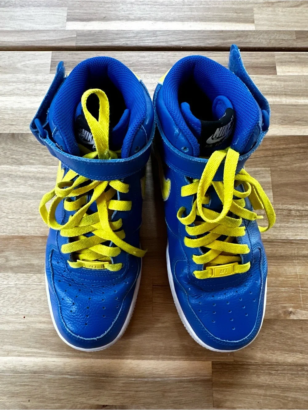 Nike vibrant blue